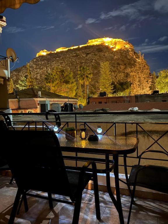 Cozy Castle View - Ferienwohnung Nafplion