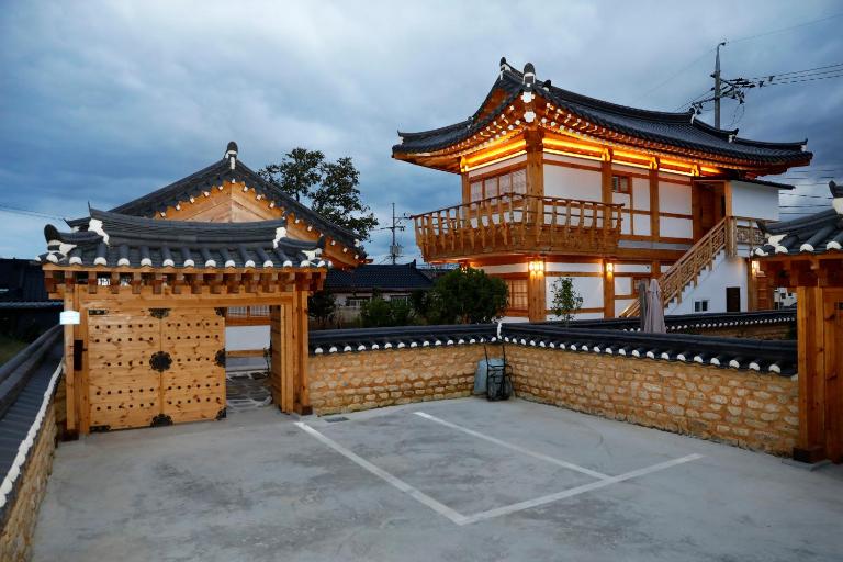 Hanok stay Mokhyang - B&B Gyeongju