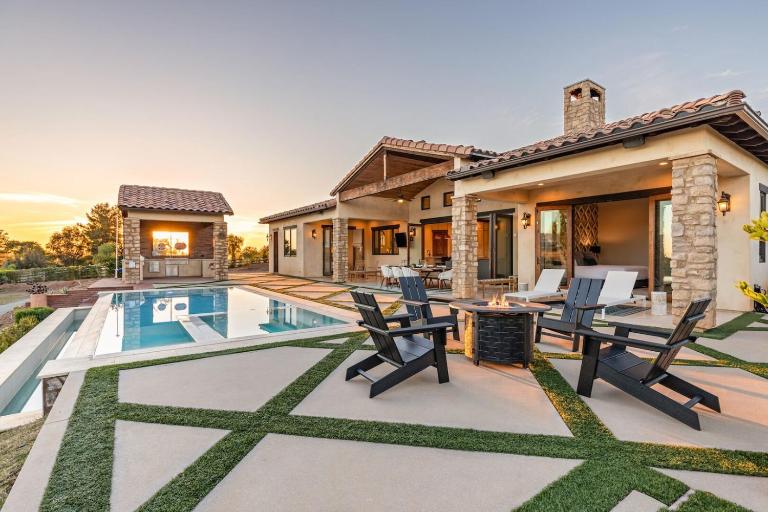 Villa de la Sky Ranch Sprawling Tuscan Villa in Wine Country - B&B Temecula