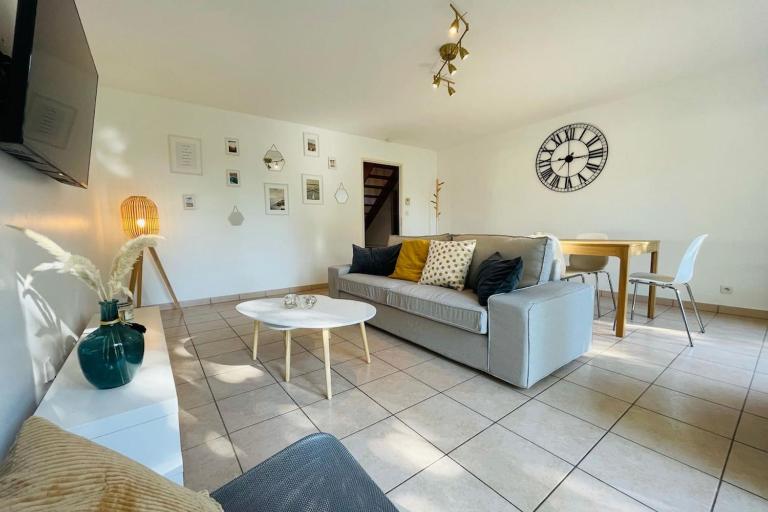 Beautiful renovated house in a residential area - B&B Véretz