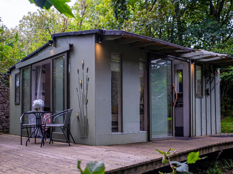 The Cwtch - Woodland cabin with country views! - B&B Begelly