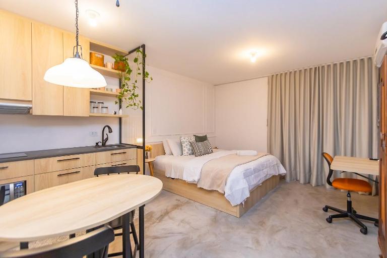 Apartamento Cama King, Solteiro e Berço - ALL1401 - B&B Curitiba