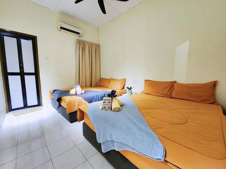 Pengkalan 42 Double-Storey Homestay - Ferienwohnung Kampung Penjih
