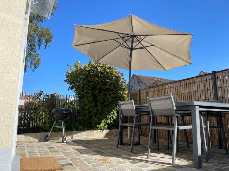 Maison plein pied proche de Paris, 1 chambre capacité 4 personnes, Parking privé, Terrasse privée, Climatisation - Bed and Breakfast Brétigny-sur-Orge