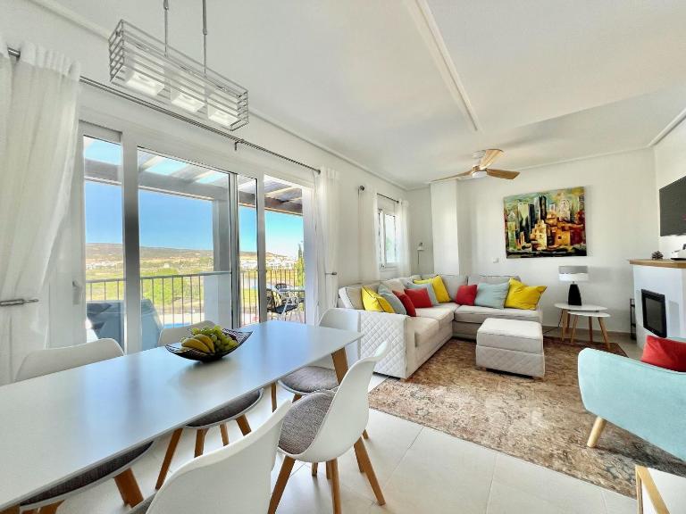 Stunning apartment with overflow pool and golf view - B&B Sucina
