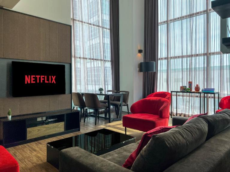 Stylish Duplex at Maritime Suite for 8 Guests with Free Netflix WiFi - B&B George Town