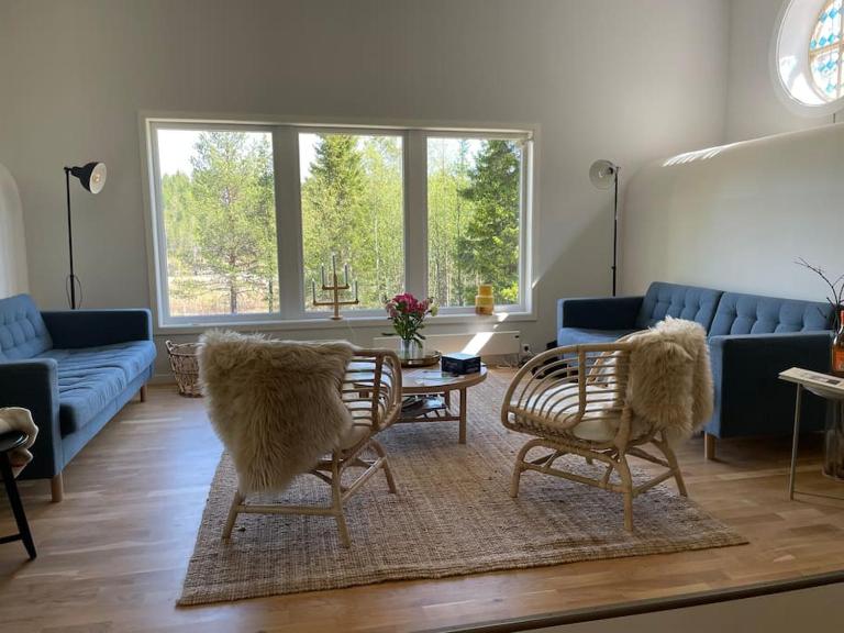 Lapland Borealis Lodge with lake view - B&B Slagnäs
