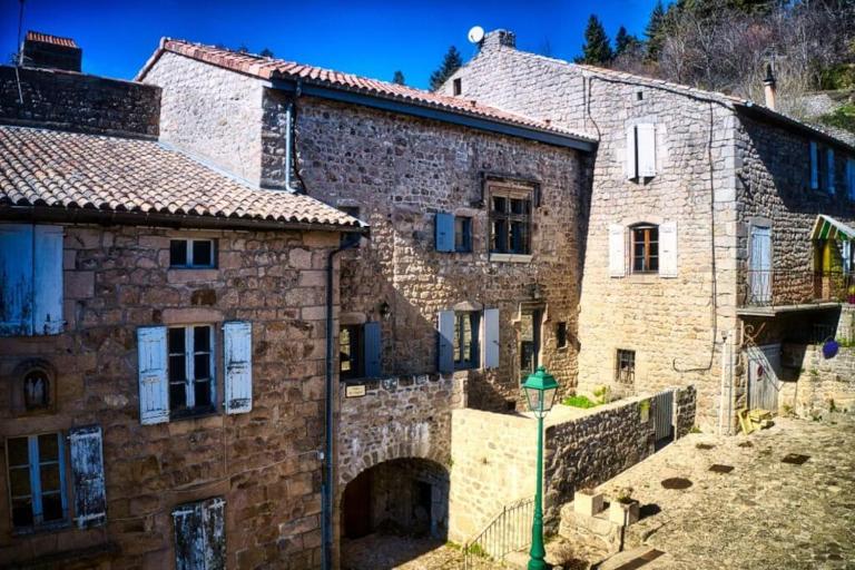 Grande maison en Ardèche - B&B Chalencon