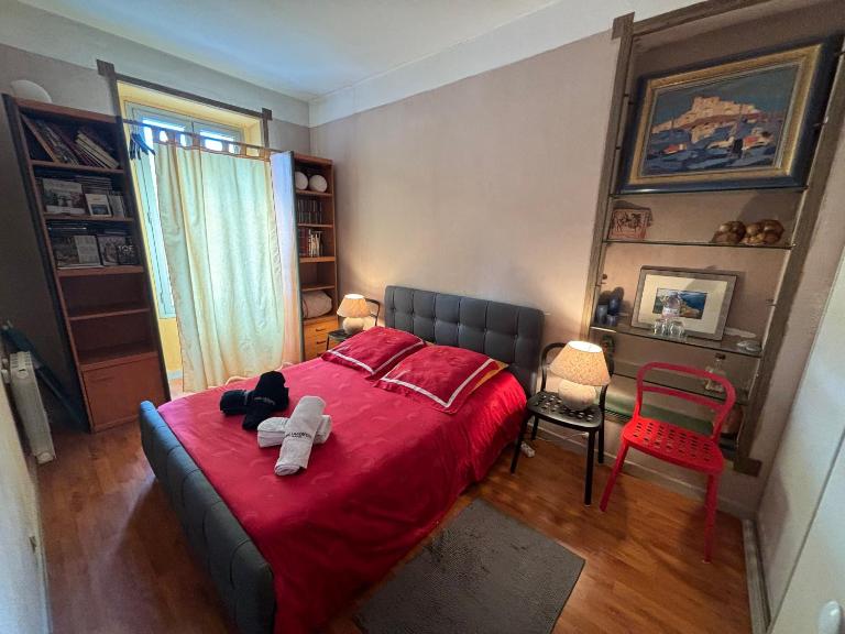 Room near Nice Port in a shared apartment - Ferienwohnung Nizza