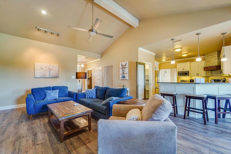 Spacious Lubbock Home w/ Private Pool & Yard! - B&B Lubbock
