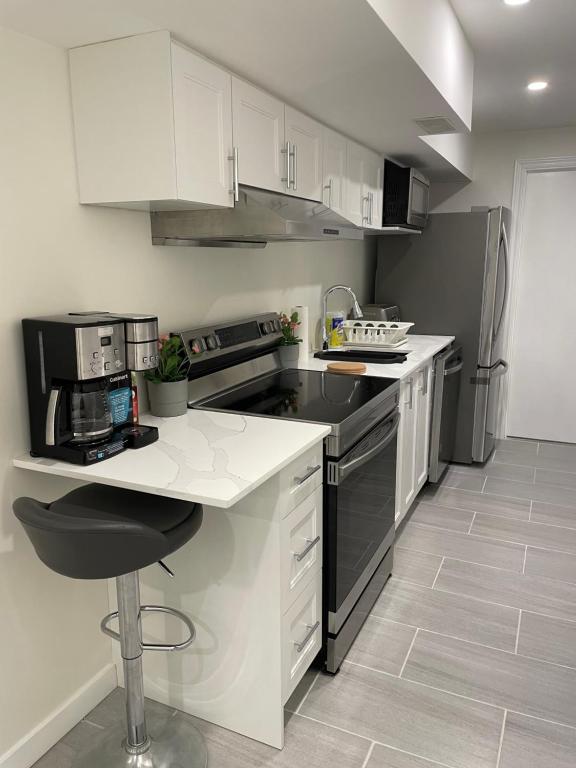 New Cosy bright and Spacious Apartment - Ferienwohnung East Gwillimbury