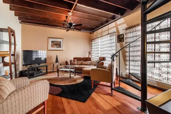 Spacious Family Getaway - Near Cleveland Clinic - B&B Cleveland