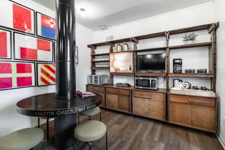 Spacious Riverfront Suite - Close to Downtown - Ferienwohnung Cleveland