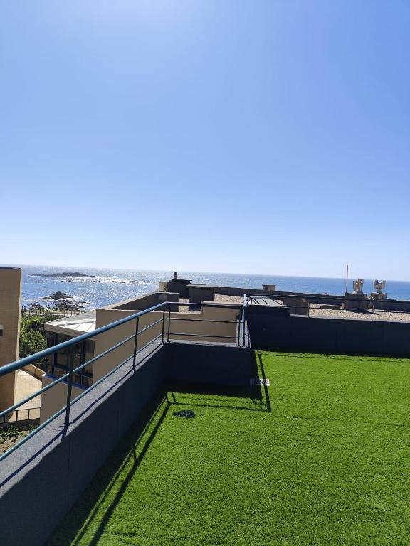 Atlantic Doors - Sea View Terrace & Garage - 50m from Sea - B&B Mindelo