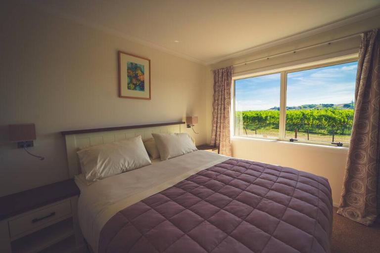 Syrah Suite Unison Vineyard - B&B Fernhill