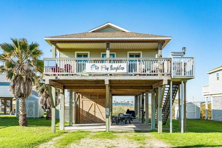 Flip Flop Bungalow - Your Toes-in-the-Sand Escape! - B&B Surfside Beach
