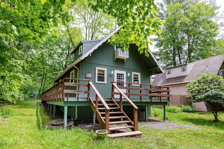 Lakefront with Lots of Light and Private Dock Access - B&B Ferndale