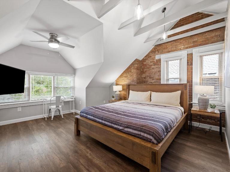 Oakland, Pittsburgh !F Unique and Stylish Private Bedroom with Private Bathroom - B&B Pittsburgh