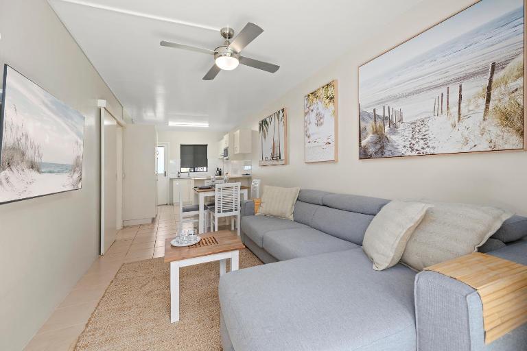 Sawtell Beach Ocean Sands 3 - Opposite Main Beach and short stroll to Coffee Shops and Restaurants! - B&B Sawtell