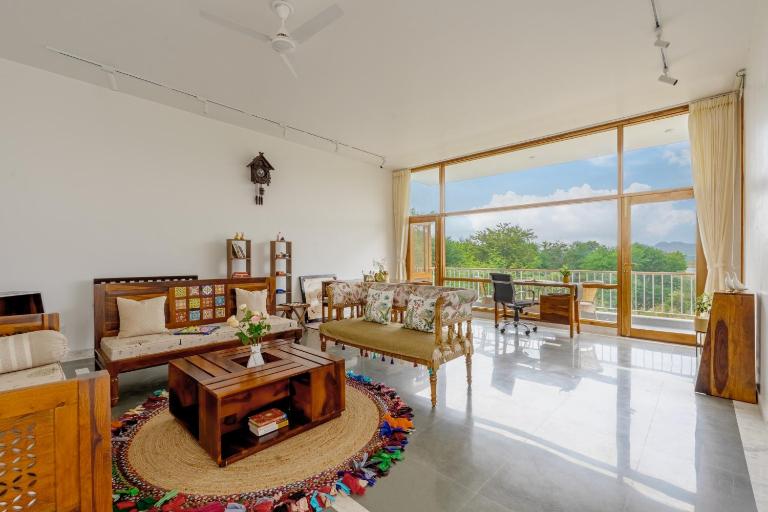 SaffronStays Villa Bougain - 2BR hill-view villa with plunge pool, Veg BBQ, birdwatching & serene garden sit-outs - B&B Udaipur