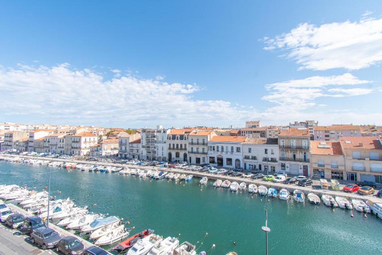 L'Appartement vue quai - proche de la gare & des halles de Sète - 3ème étage sans ascenseur - Ferienwohnung Sète
