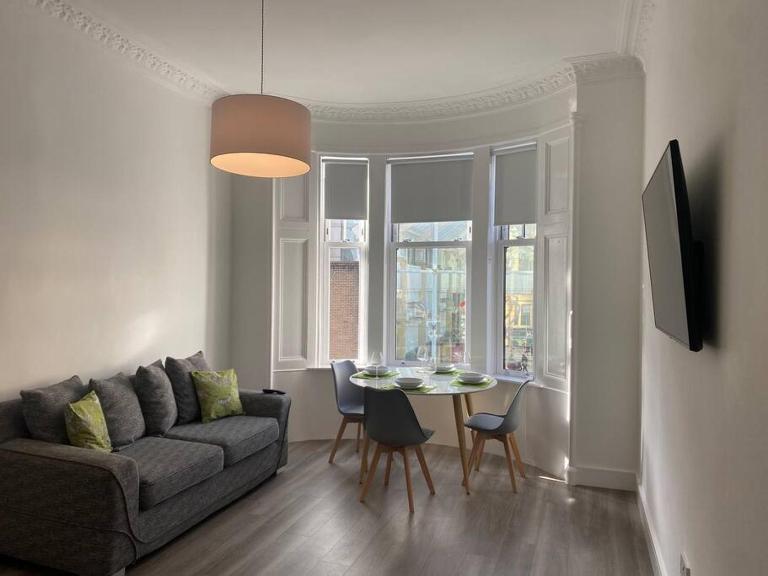 3 Smithhills Paisley central spacious sleeps 4 - B&B Paisley