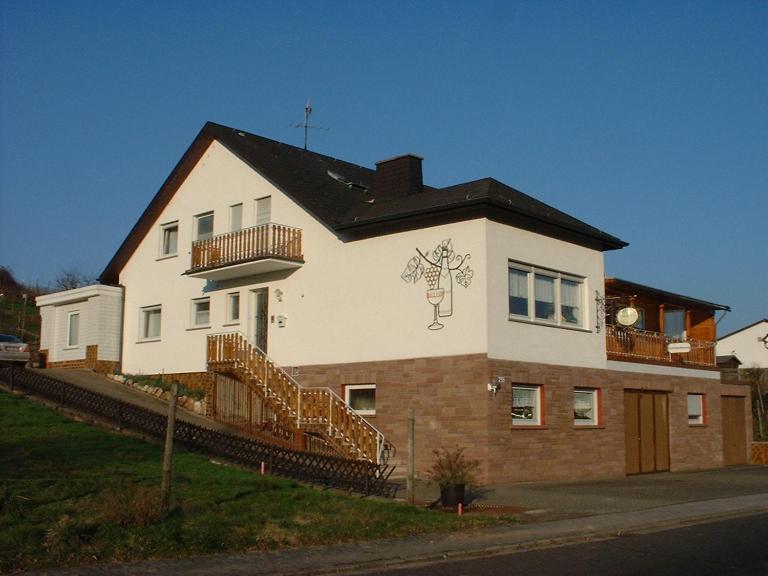 Pension Kroth an der Mosel - B&B Briedel