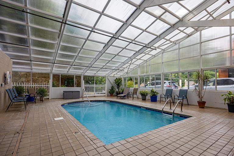 Bearfoot Lodge Gatlinburg Condo, Free Parking, & only a 12 mile from Ripley's Aquarium - B&B Gatlinburg