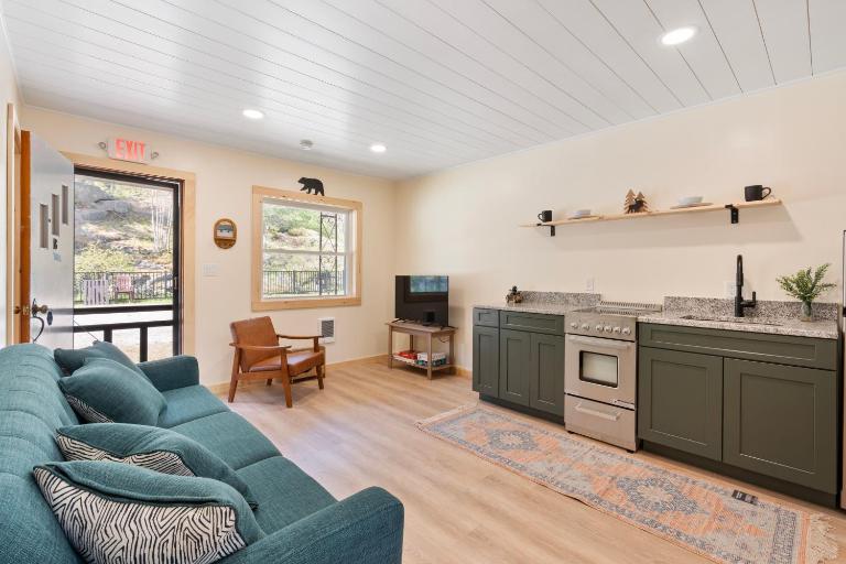 Squam waterfront 2 bed 2bath (Suite 8) - B&B Holderness
