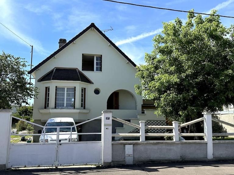 Charmante Maison avec Jardin à Troyes - Bed and Breakfast Sainte-Savine