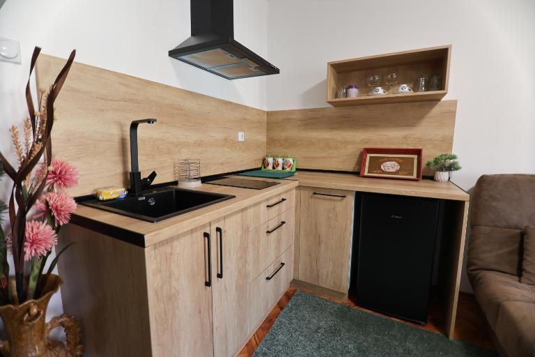Apartmani Varos & Restaurant - Bed and Breakfast Pirot