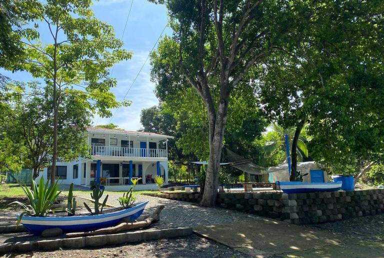 Tivives kikala Lodge - Bed and Breakfast Esparza