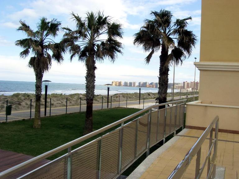 Beachfront penthouse in Residencial Dos Mares - Chambres d'hôtes La Manga del Mar Menor