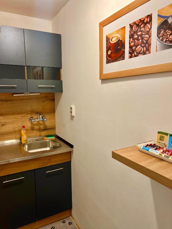 TOP Center, basement fl, 7 beds, 10min from Serdica - Bed and Breakfast Sofia