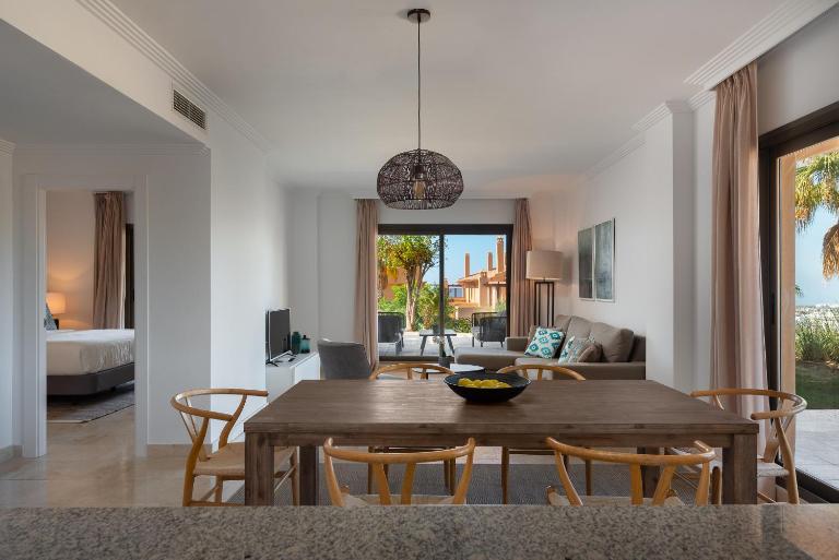 Bright 3-Bedroom with Sunset Views - Bed and Breakfast Estepona