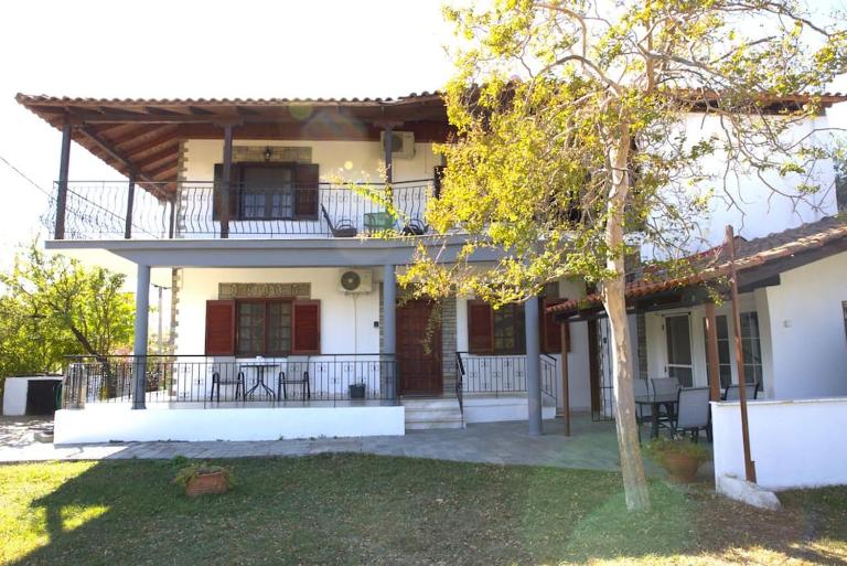Violeta's Yard - Bed and Breakfast Asproválta