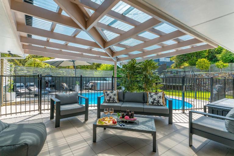 Tuis and Pools - Lake Taupo Holiday Home - Chambres d'hôtes Taupo