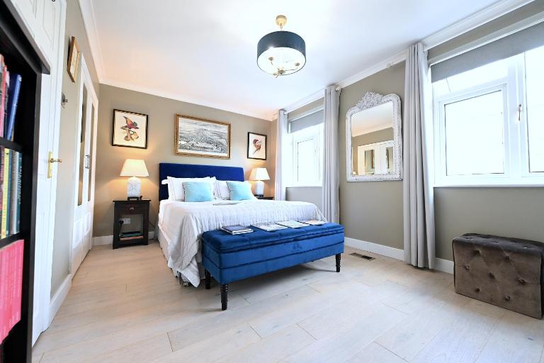 En-suite luxury large bedroom with parking and two tickets to Kew Gardens - B&B Kew Gardens
