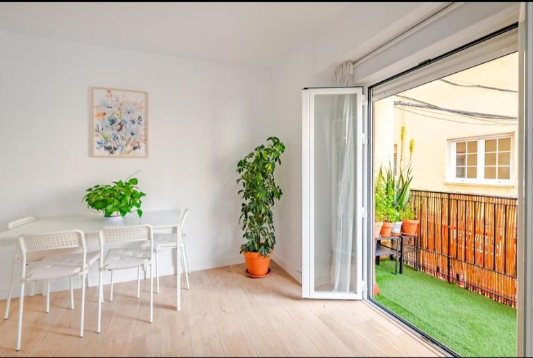 PISO CON GARAJE GRATIS EN EL CENTRO DE GRANADA. - B&B Granada