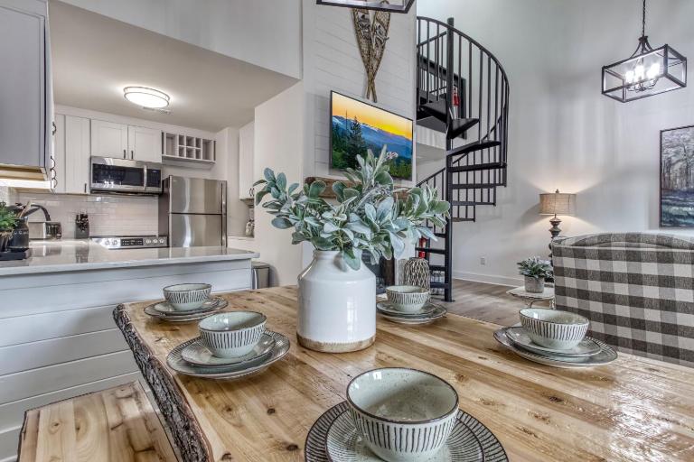 Downtown Gatlinburg Prime location walk everywhere in Gatlinburg3Bed3Bath Sleeps 8 - B&B Gatlinburg