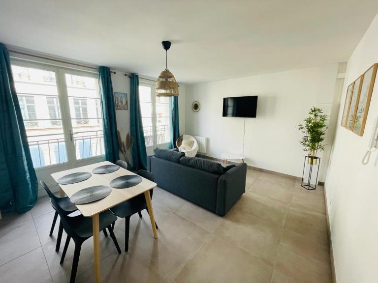 A 2 pas du Beffroi, 2-4p Wifi, Parking - B&B Boulogne-sur-Mer