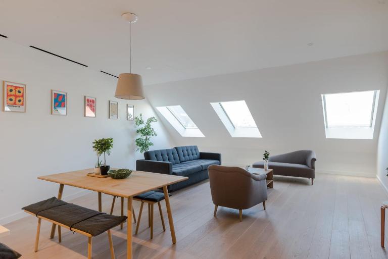 Spacious 2-bedroom Penthouse with AC in Soho - B&B London