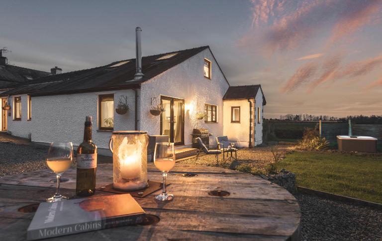 Leavens Farmstead a Rural Lake District Retreat with Hot Tub - Ridgestone - B&B Levens