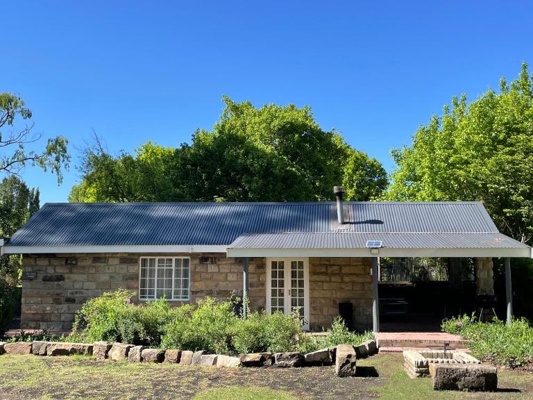 Periwinkle, Grove ,Acorn & Sage Cottages - B&B Clarens