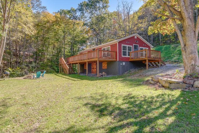 2 Mi to Warm Springs Pools: Home w/ Large Yard! - Ferienwohnung Hot Springs
