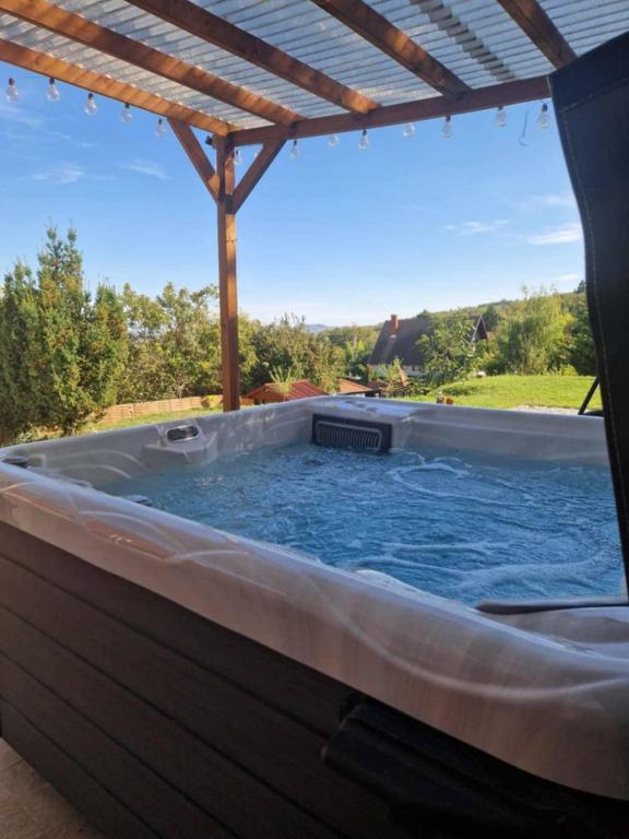 Baráti Vendégház - B&B Győrújbarát