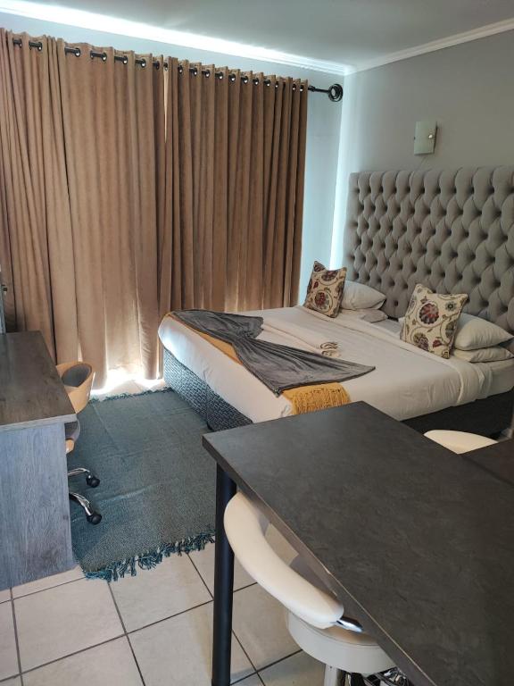 A47 self catering apartment inside Bains Lodge - B&B Bloemfontein