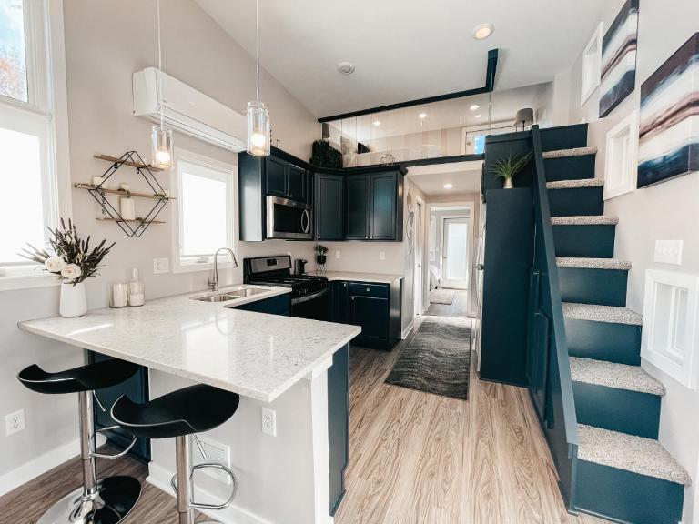 Beautiful and Elegant River Front Cottage - B&B Reno