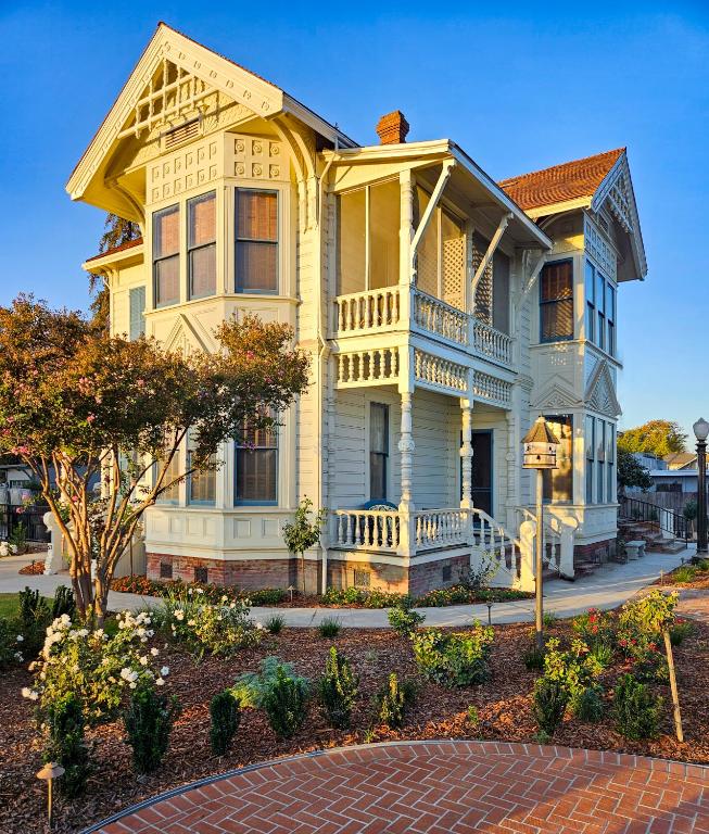 The JD Hyde Historic Inn - B&B Visalia