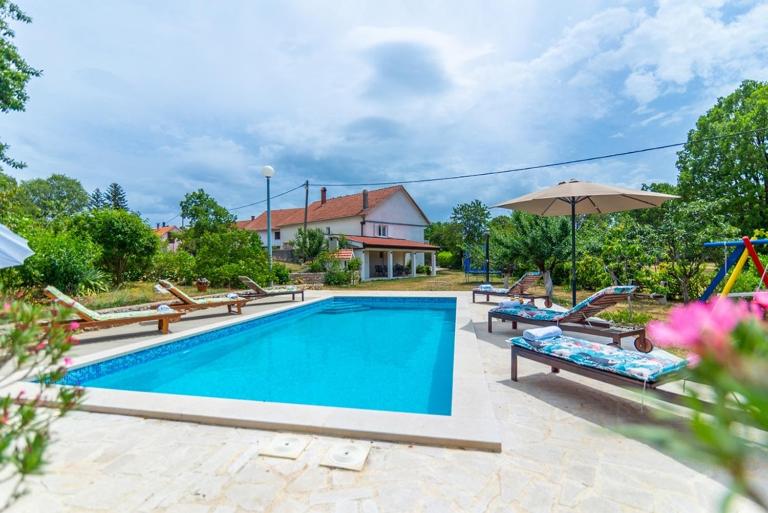 Holiday house Mia with pool - Bed and Breakfast Imotski